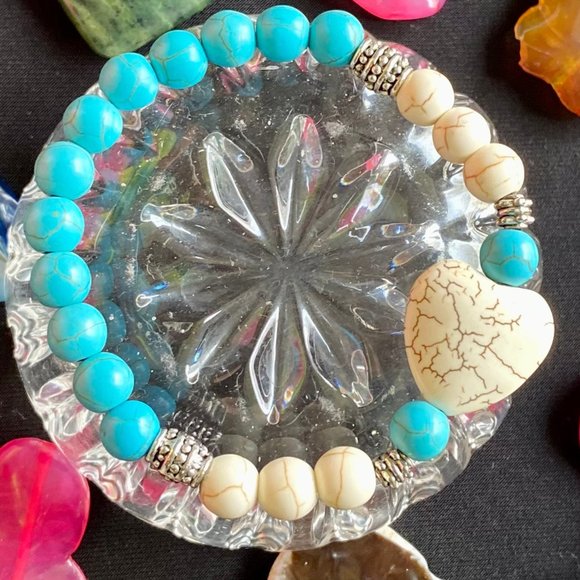 Turquoise and White Howlite Precious Stone Bracelet with Howlite Heart stone - Picture 1 of 2